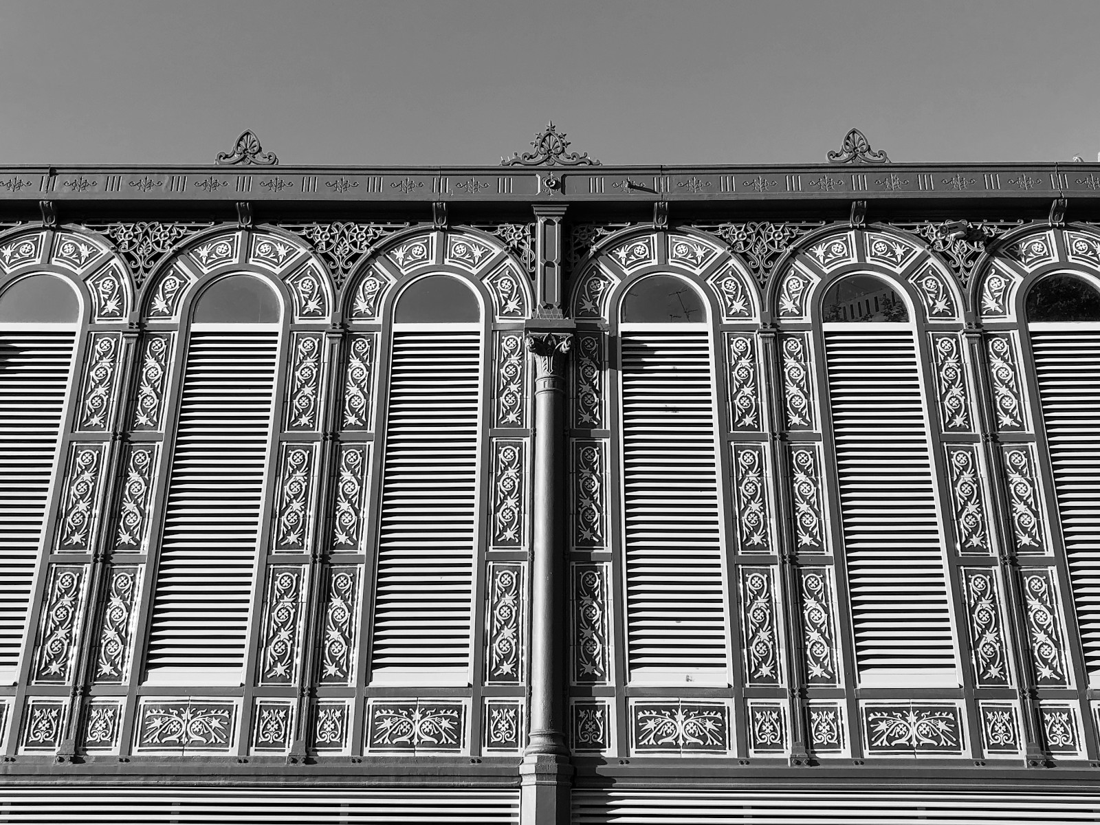 Mercat de Sant Antoni — domingo por la mañana — Barcelona