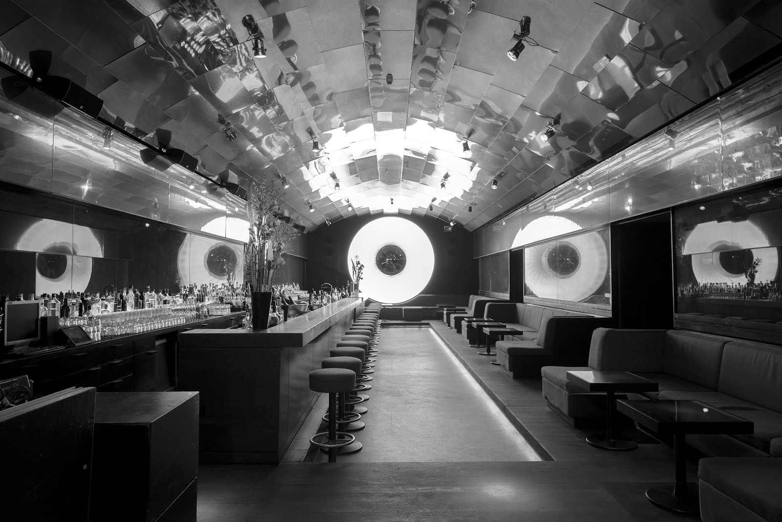 Bar Tausend — debajo del puente — Berlín