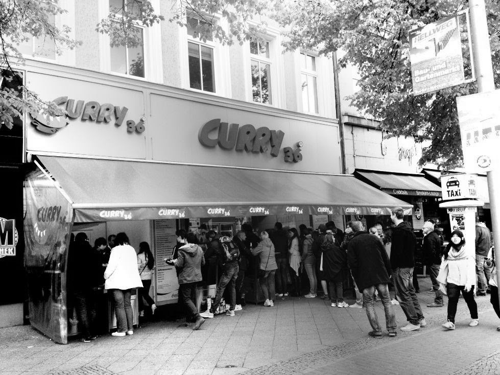 Curry 36 — currywurst a las 3am — Berlín