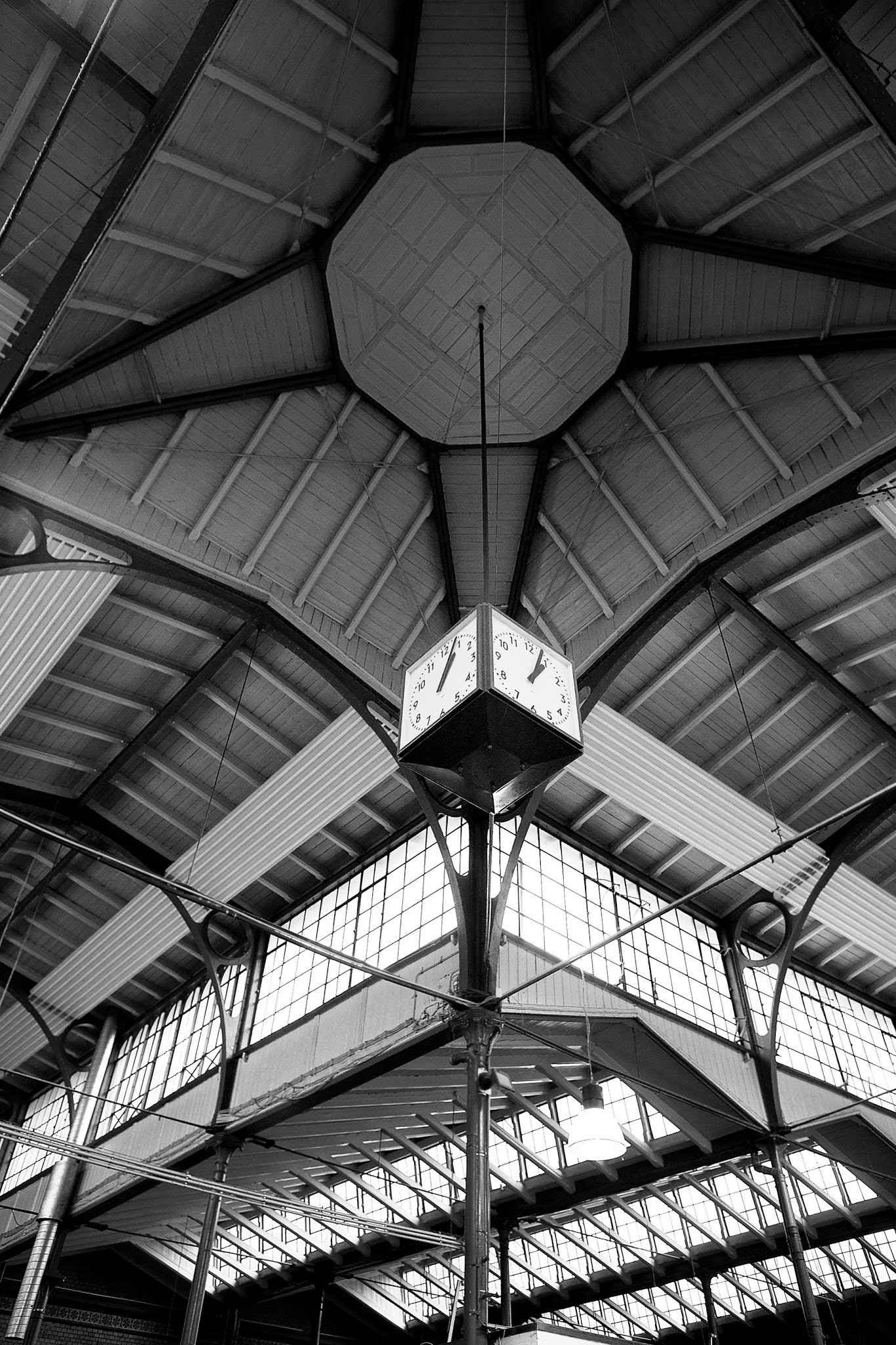 Markthalle Neun — jueves de noche — Berlín