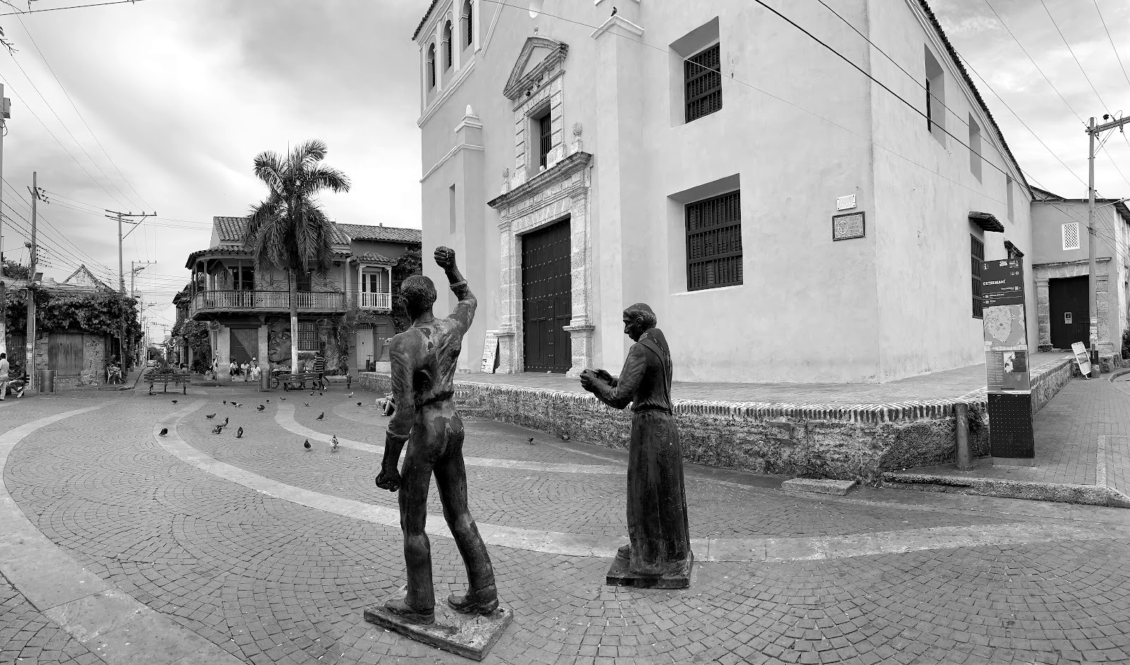 Getsemaní de noche — la plaza de la Trinidad — Cartagena