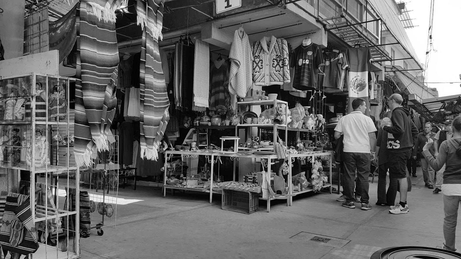 Cerámica Talavera oaxaqueña — Mercado La Ciudadela — Ciudad de México