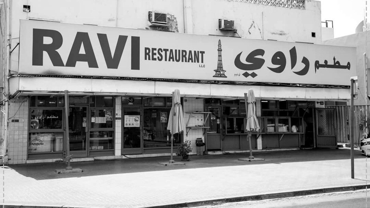 Ravi Restaurant — Satwa, 50 años sin rendirse — Dubái