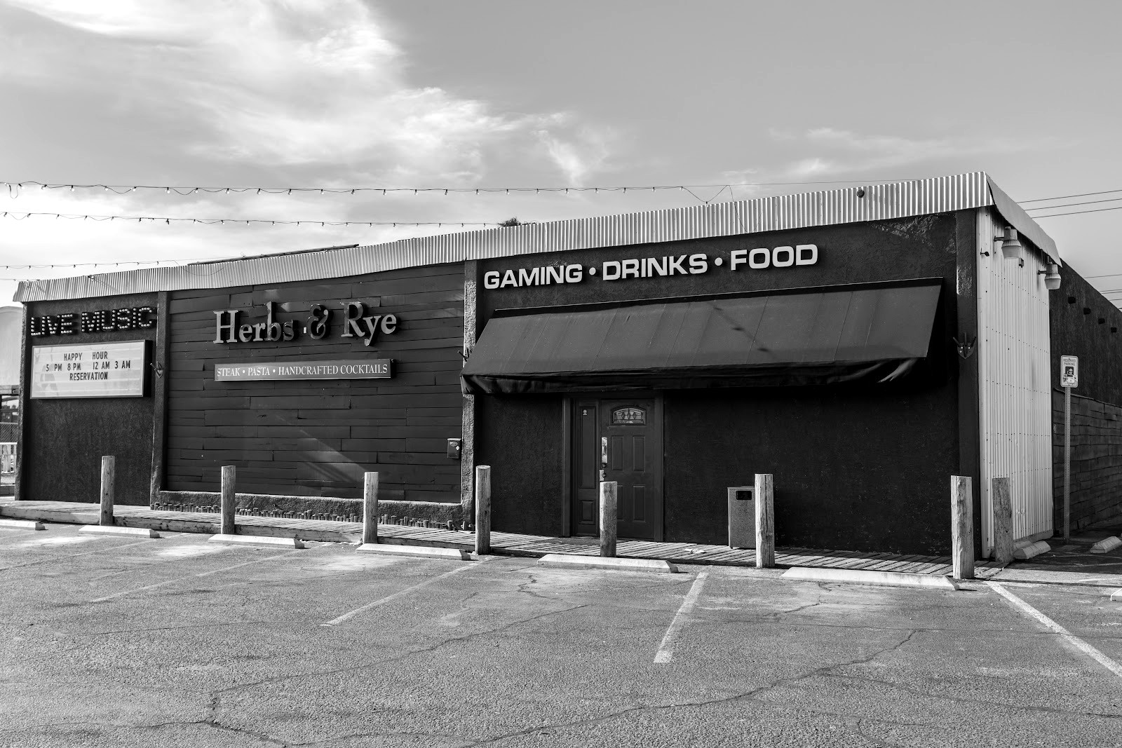 Herbs &amp; Rye — el bar que los locales se guardan — Las Vegas
