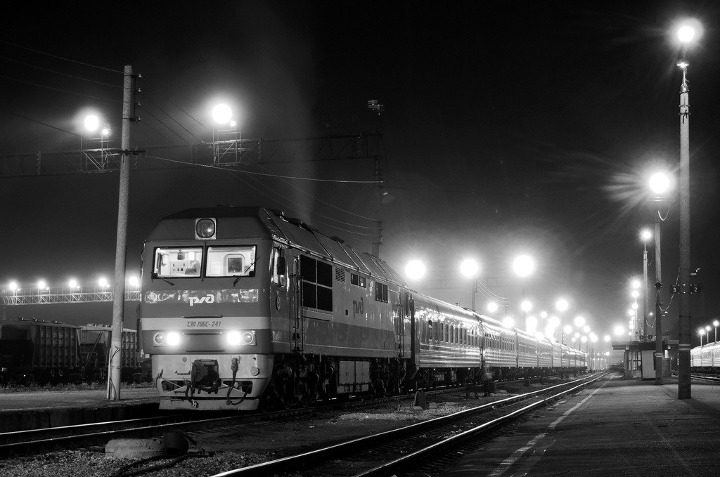 Tren nocturno a San Petersburgo — el Krasnaya Strela — Moscú