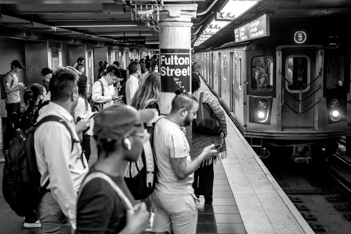 No tienes coche — el metro a las 7am es tu coche — Nueva York